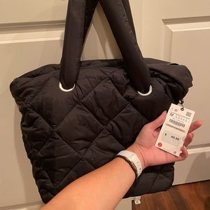 Brand new Zara tote bag (perfect for travel)